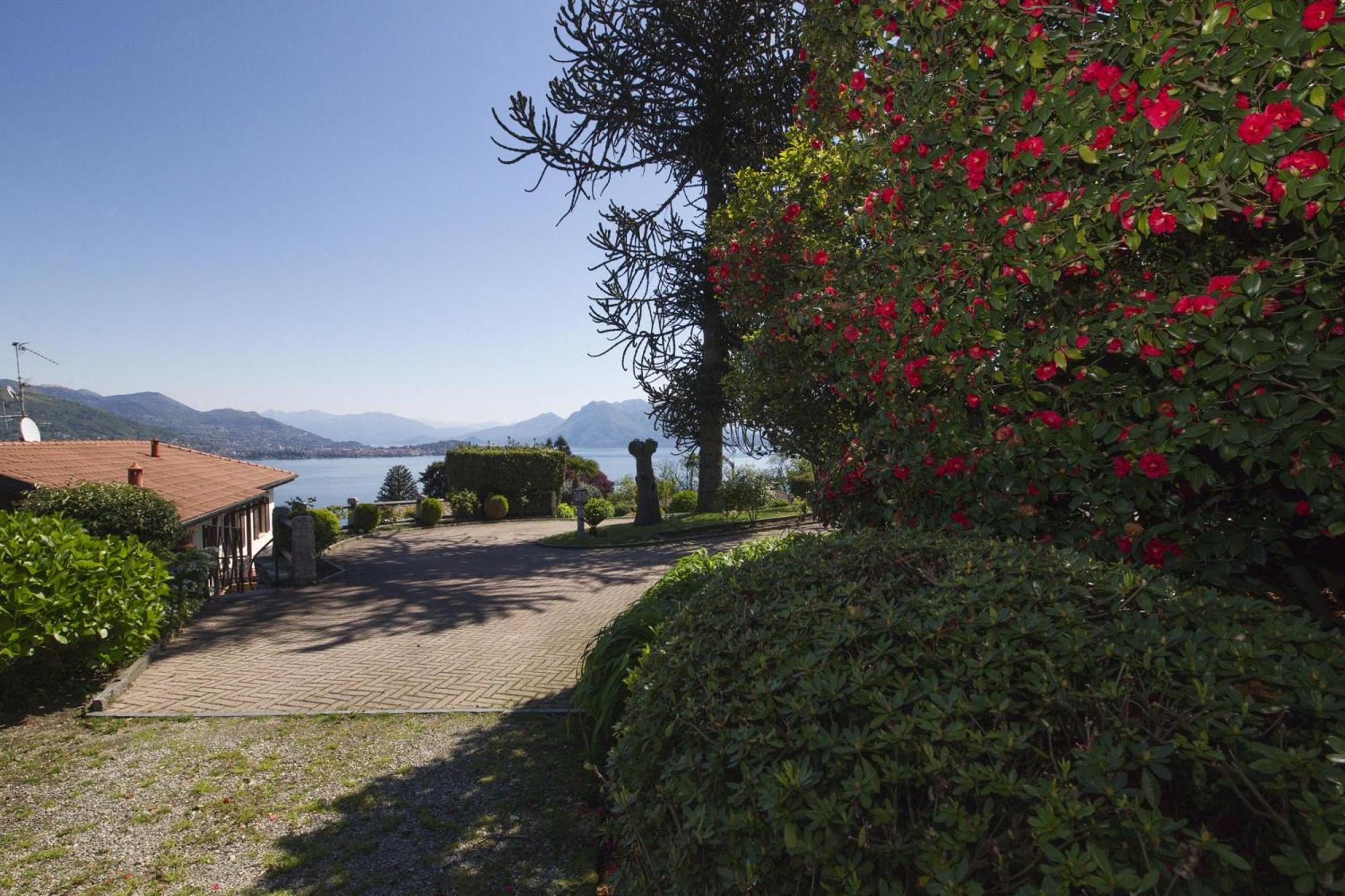 The Cottage On The Lake - Happy Rentals Baveno Exteriér fotografie